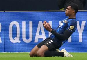 九游娱乐-意媒：若以2500万欧卖邓弗里斯，能为国米带来2900万财务正面影响