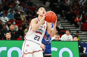 极限逆转！比赛还剩2分钟同曦落后8分 随后3记三分轰11-0逃出生天