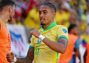 放豪言结果惨败！拉菲尼亚3次对阵阿根廷0球0助，巴西队1平2负