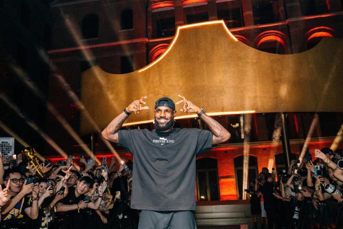 九游娱乐-杨毅:詹姆斯是架子最大的NBA球员 1次采访让我苏群等了1个半小时