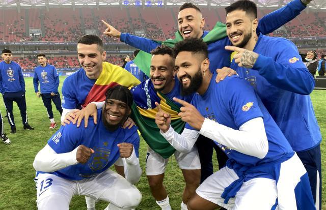 游戏版本-特写三镇捧杯时刻：把庆典开成舞会 马尔康抢风头