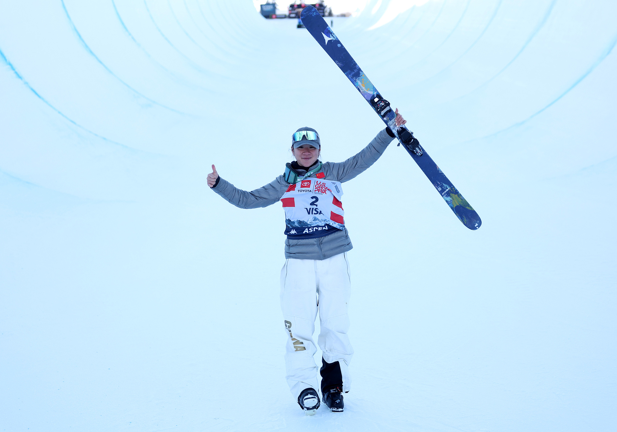 李方慧夺得自由式滑雪U型场地世界杯美国阿斯本站金牌